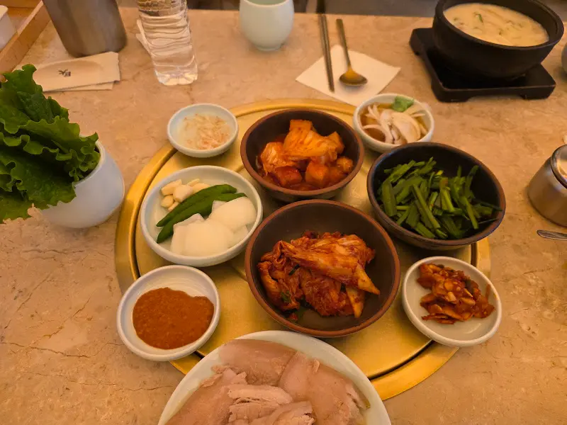 정갈하게 차려진 밑반찬