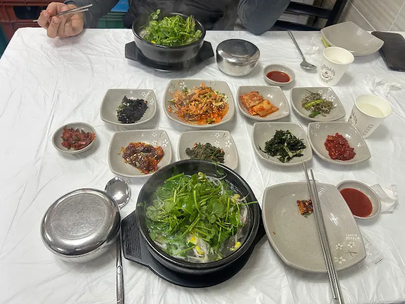 한 상 가득 차려진 아침 밥상