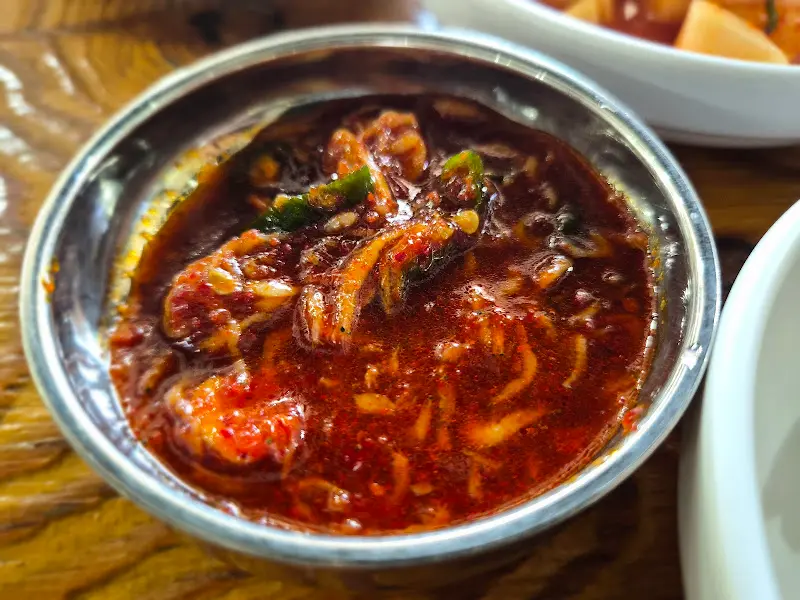 매콤하면서도 감칠맛 나는 젓갈 소스