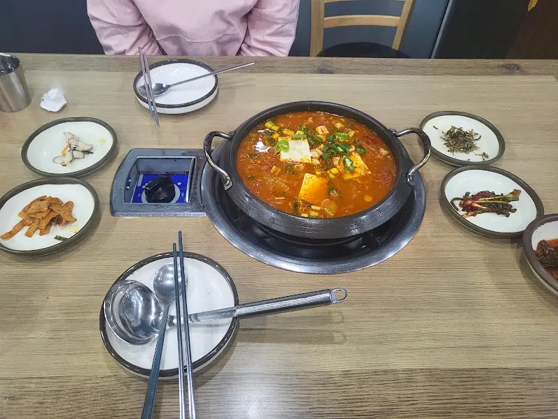 김치찌개 한 상 차림