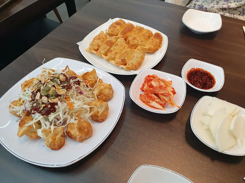 새콤달콤한 비빔만두