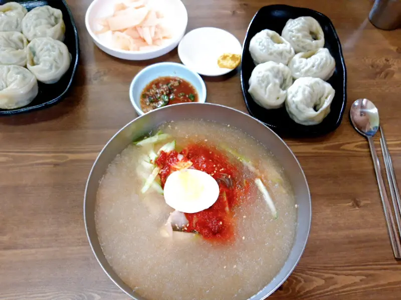 푸짐한 냉면 한 상 차림