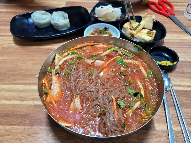 물비빔 냉면 풀샷