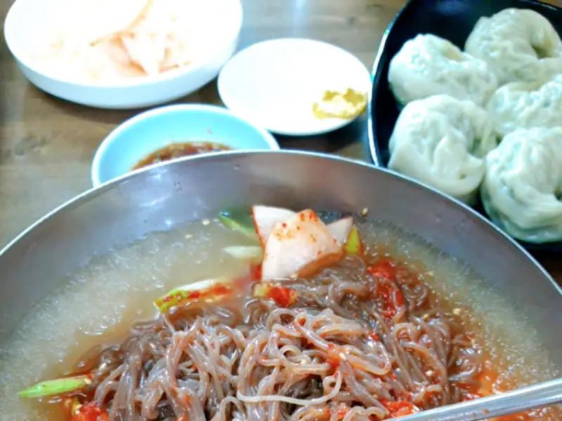 다시 봐도 군침 도는 냉면 비주얼