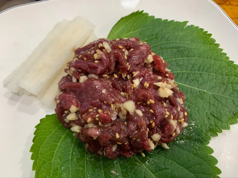 신선한 한우 육회