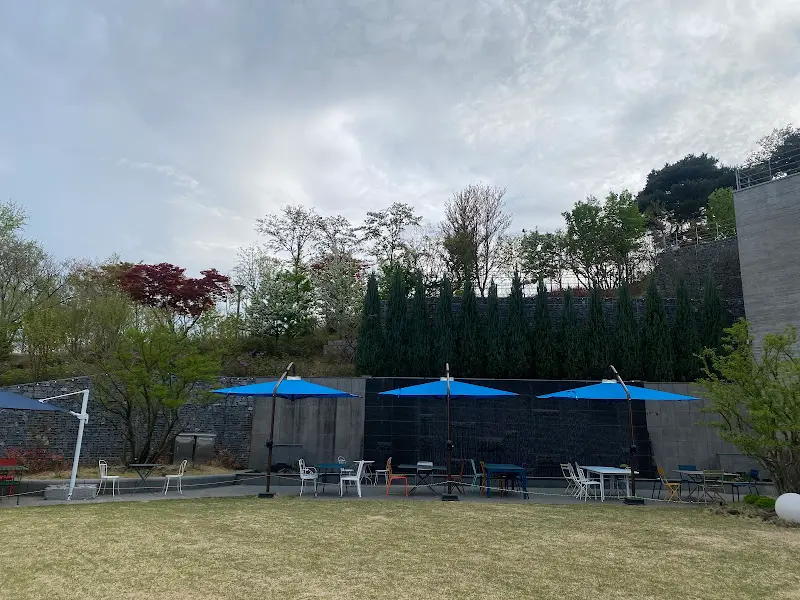 건물 외부 정원