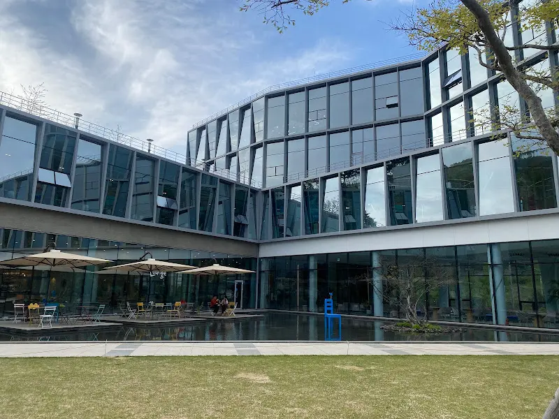 더블루체어 건물 전경