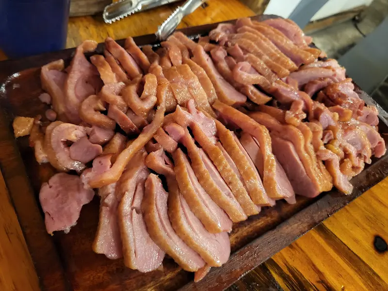 장작구이 오리 한 마리