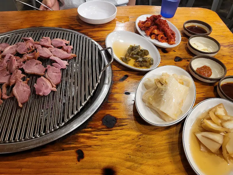 오리 장작구이와 밑반찬