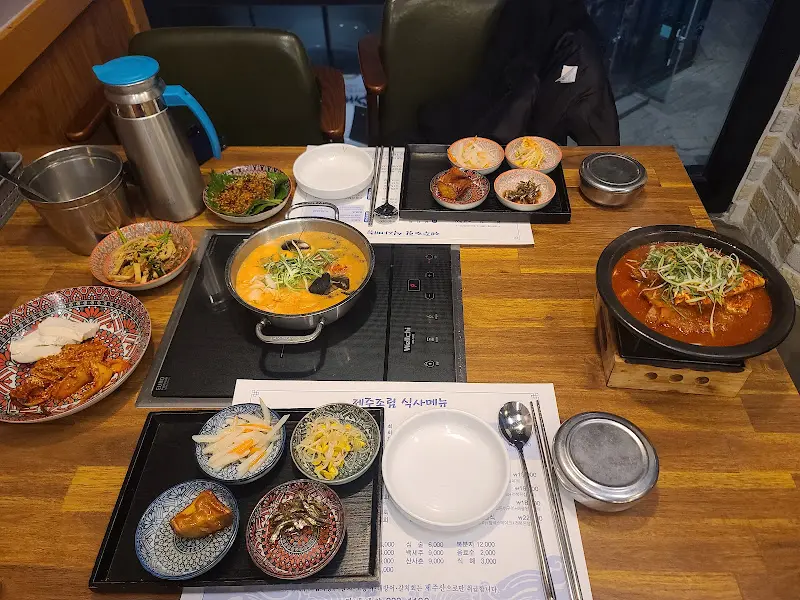 정식 한상차림 전체샷