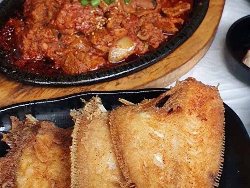 제육볶음과 조기의 환상적인 조합