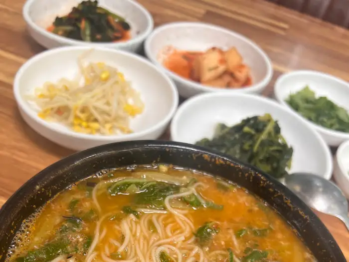 어탕국수와 밑반찬