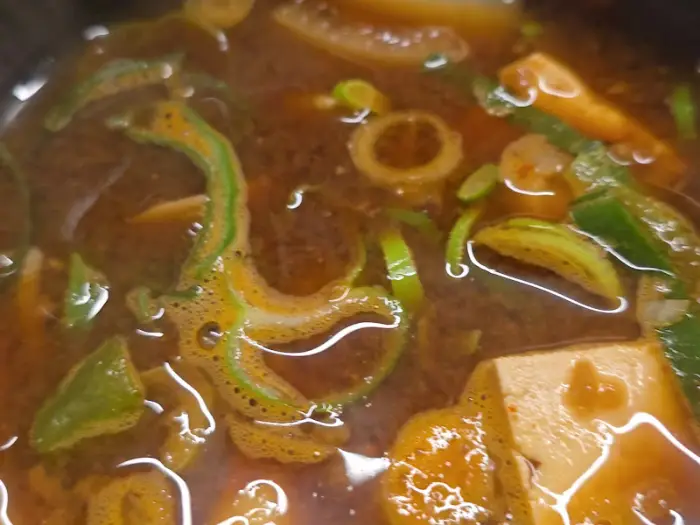 뜨끈한 국물 요리 클로즈업 사진