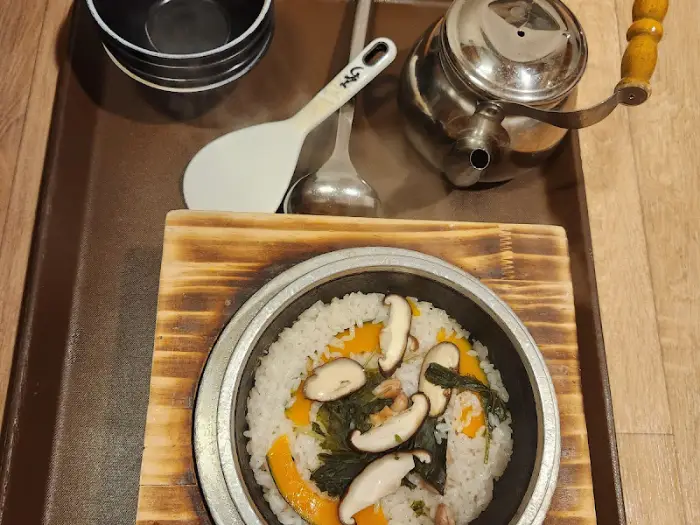 영양 가득한 솥밥