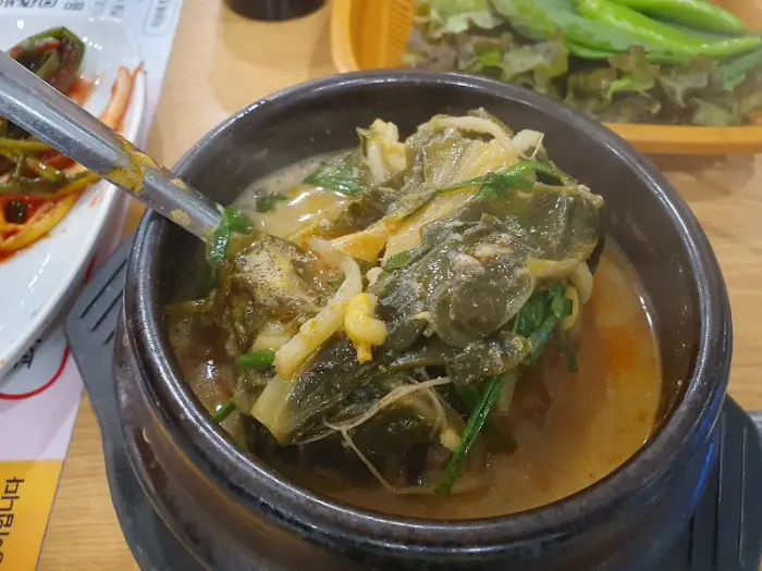 뜨끈하고 진한 장어탕 한 그릇