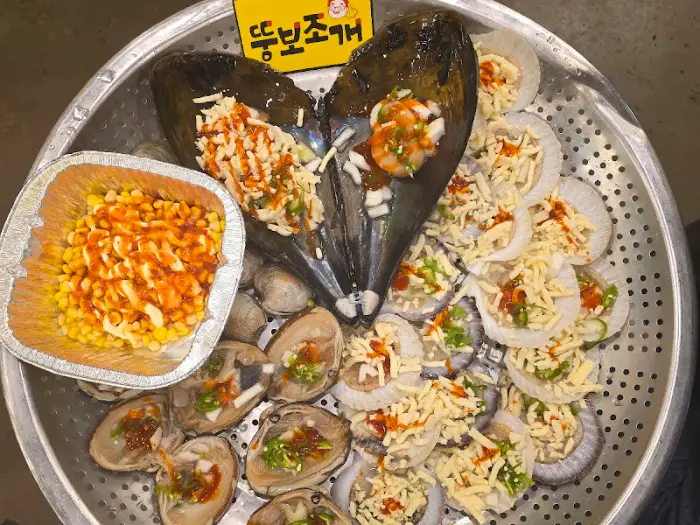 뚱보조개, 다양한 종류의 조개와 소라