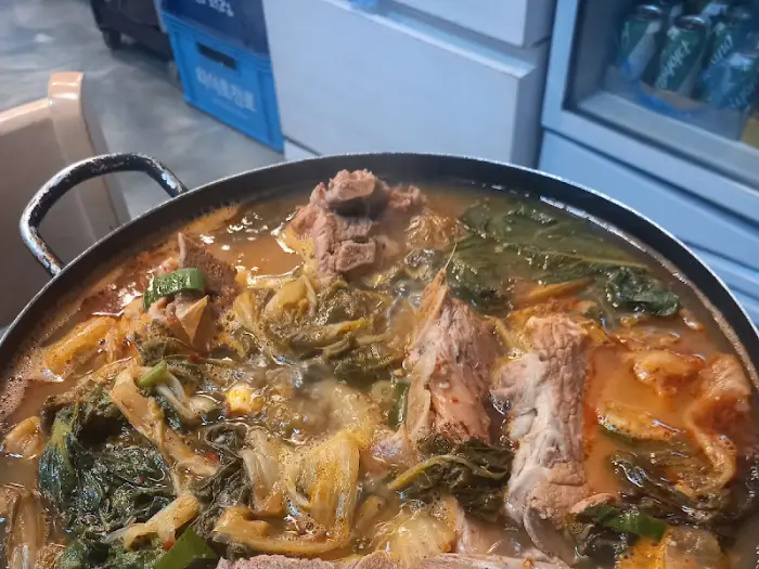 끓고 있는 감자탕