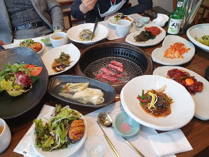 푸짐하게 차려진 한상