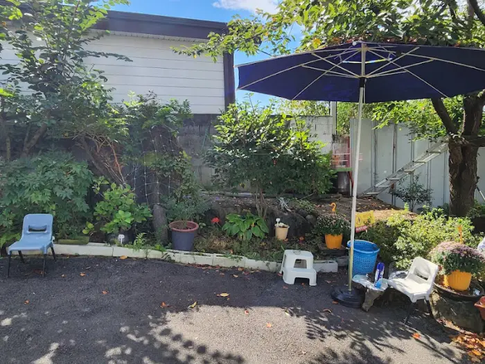 식당 주변의 야외 공간