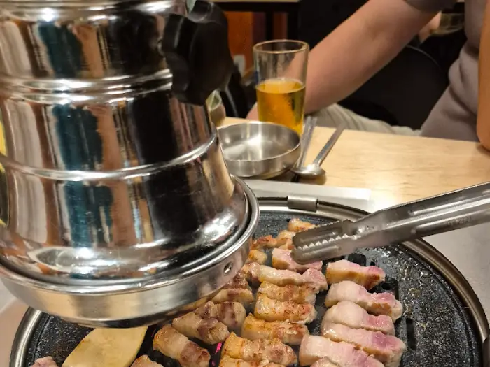 굽고 있는 목살