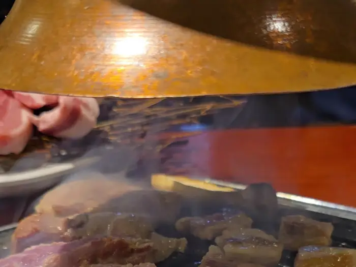 구워질 준비가 된 제주도 그릴 특상 고기