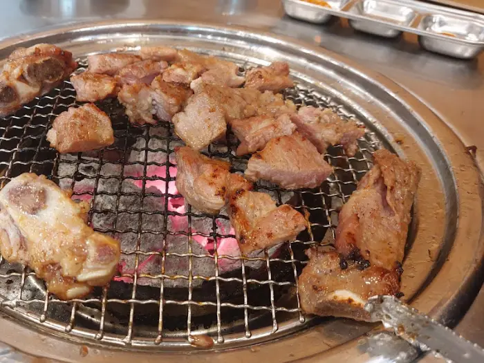 잘 익은 돼지갈비