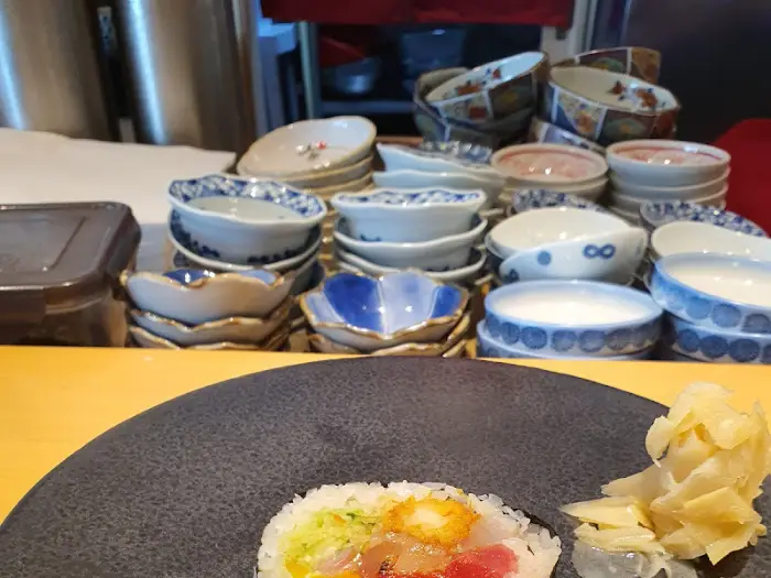 다양한 스시와 곁들임