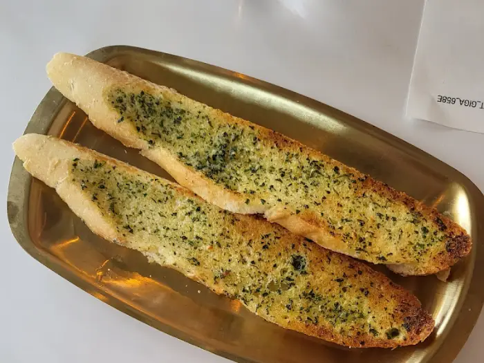 마늘 향이 솔솔 풍기는 바삭한 식전빵