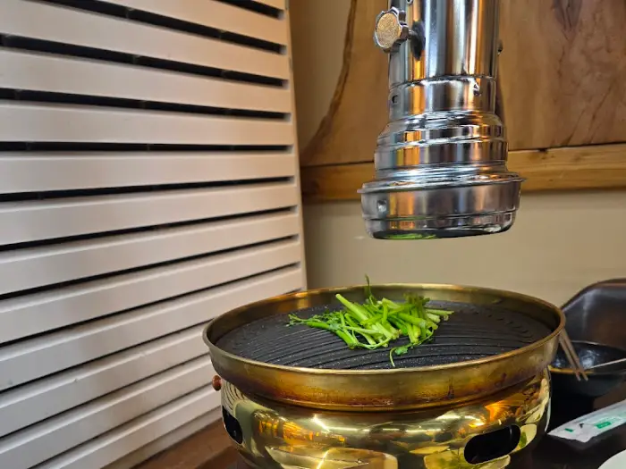 고기 굽는 불판과 채소