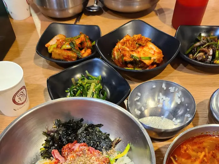 비벼진 육회비빔밥 클로즈업