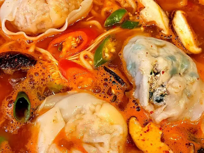 만두전골 속 재료 모습