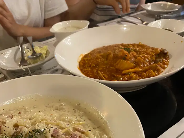 크림 파스타와 볶음밥