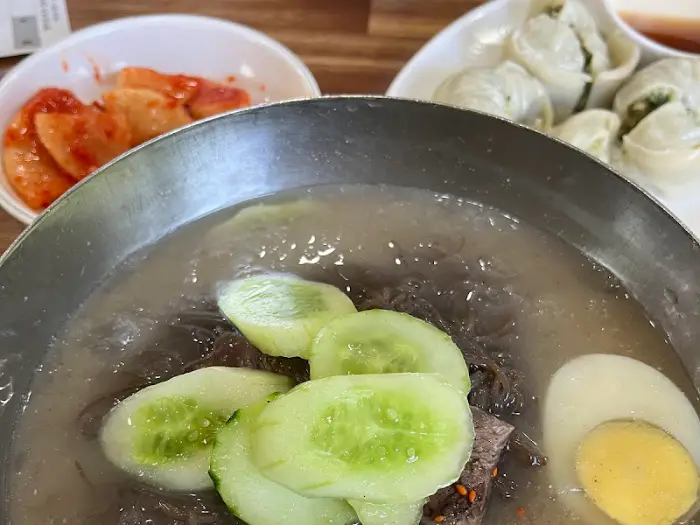 냉면과 만두, 김치 항공샷