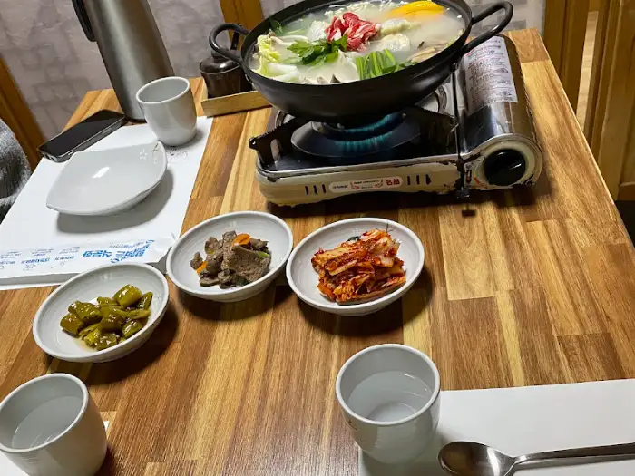 만두전골 끓고 있는 모습