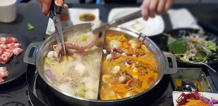 샤브샤브 및 월남쌈 조리 중