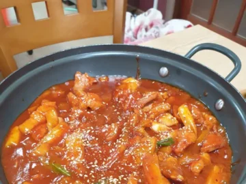 엄마 손맛 그대로, 제육볶음 과학으로 해부하다: 000 식당 탐방기 (지역 맛집)