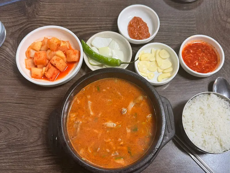 햇빛촌 순대국 한 상 차림