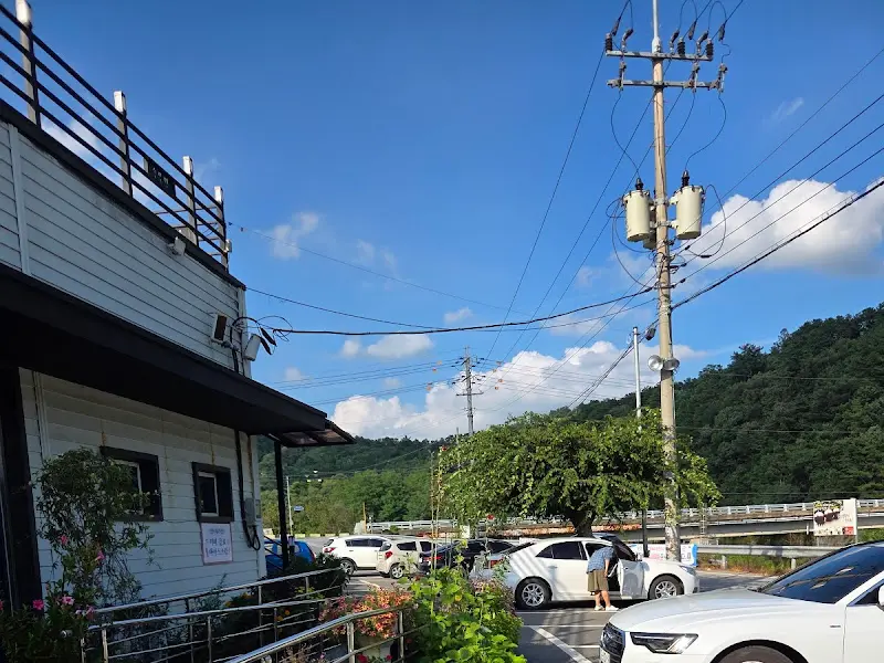 식당 외부 주차장