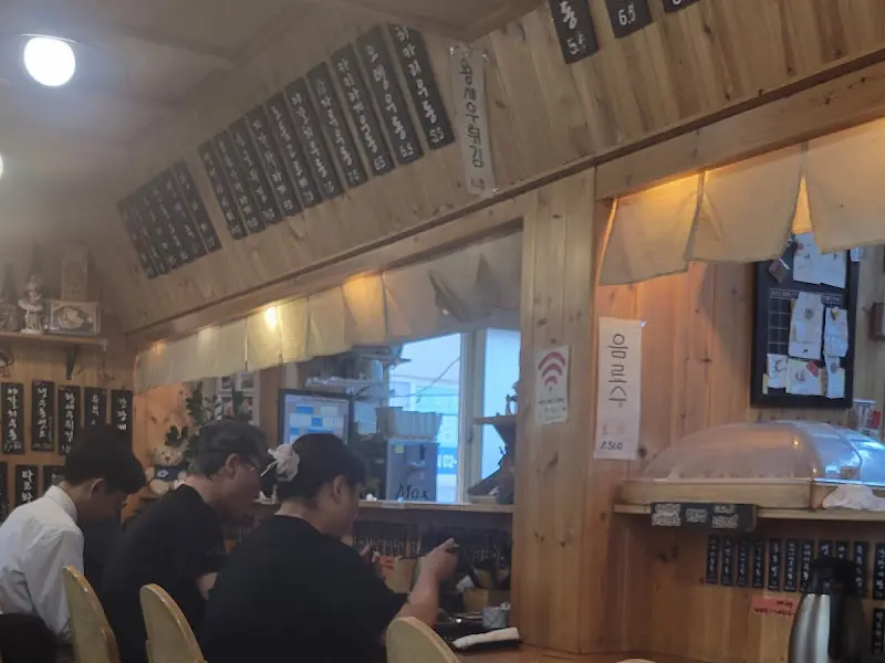 히카리우동 내부