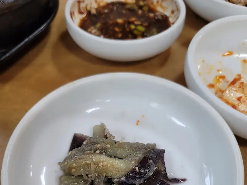 다양한 종류의 반찬들