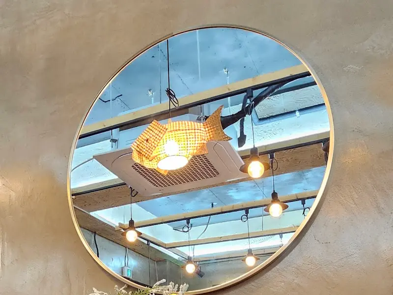 물고기 모양의 조명