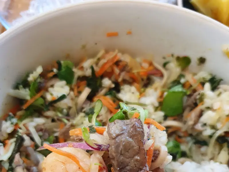 육회비빔밥 근접샷