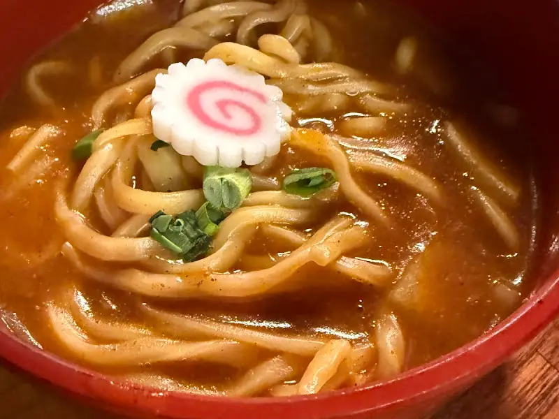 카레 우동과 나루토마키