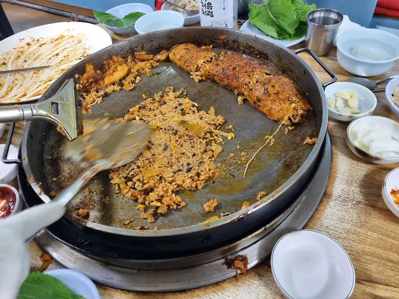 김밥처럼 말아져 나온 볶음밥