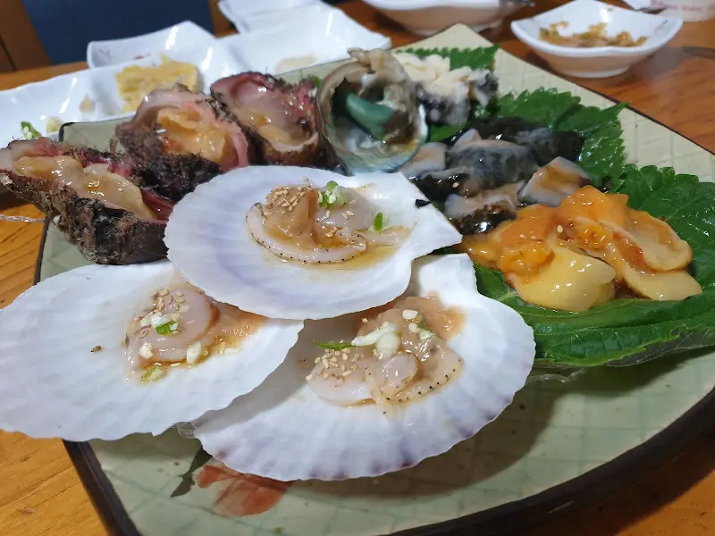 고등어회와 곁들임 야채