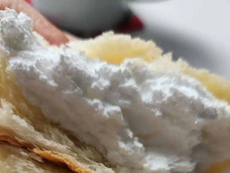 크림이 가득 들어찬 크림빵 단면