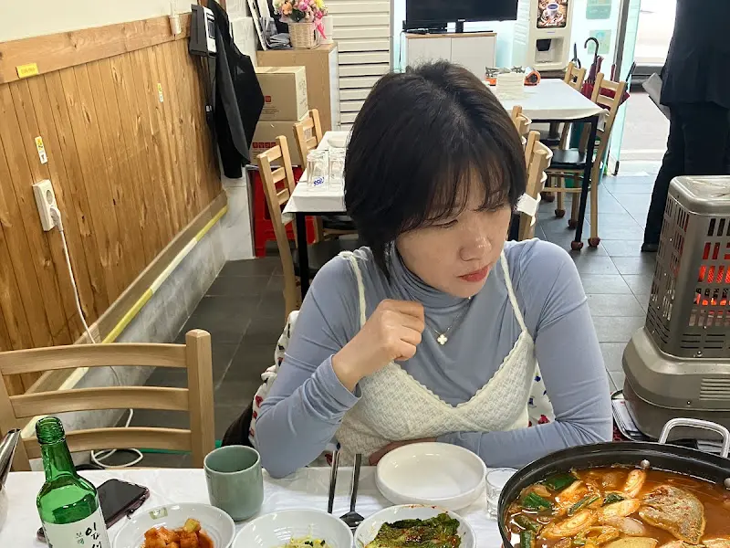 식사하는 손님