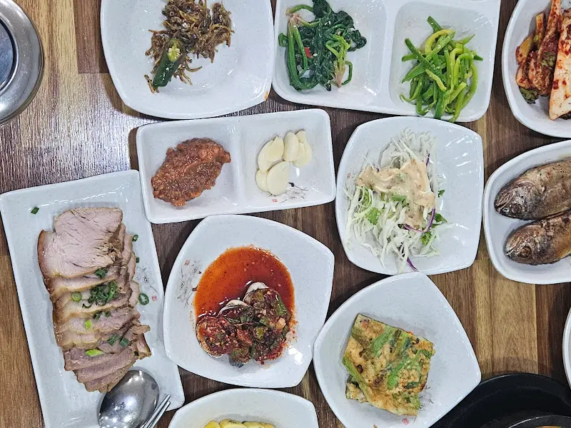 상차림 전체 샷