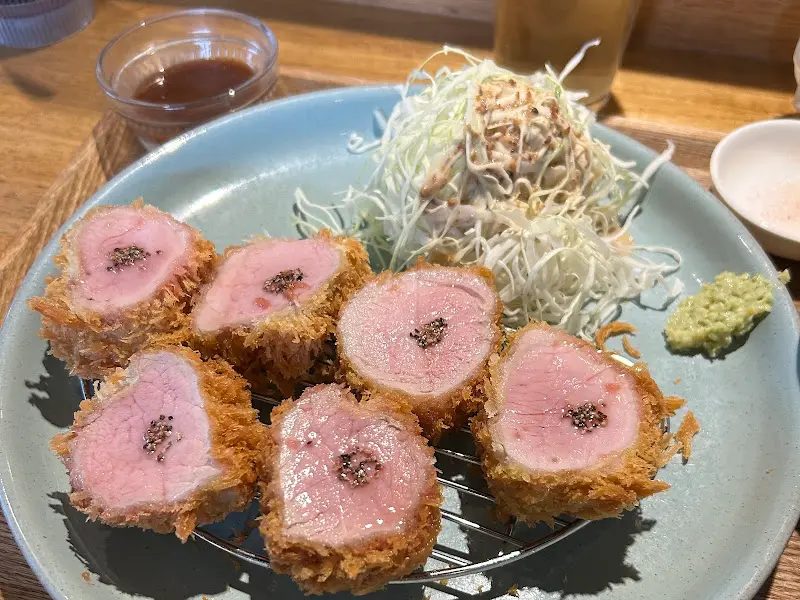 윤기가 흐르는 안심카츠 단면