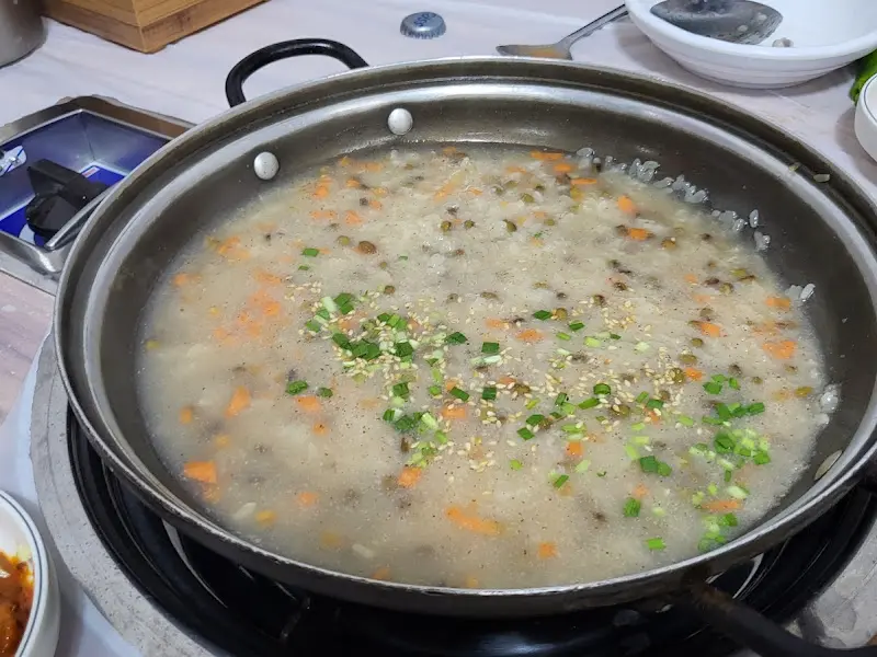 장어 샤브샤브 후 끓여먹는 죽, 고소하고 든든하다.